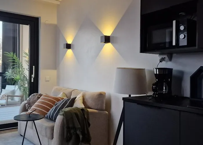 Modern Apartment Near Tampereen Messukeskus, With Own Private And Free Parking